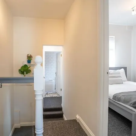 Cozy Townhouse, Walking Distance To Belfast City Exterior foto