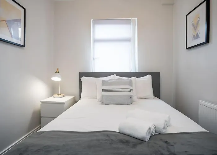 Cozy Townhouse, Walking Distance To Belfast City
