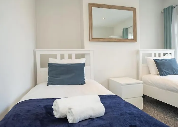 Cozy Townhouse, Walking Distance To Belfast City