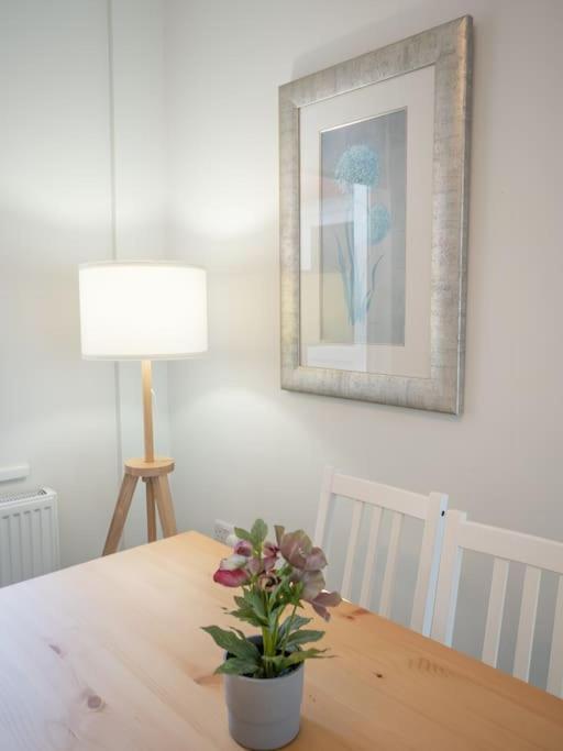 Cozy Townhouse, Walking Distance To Holiday home